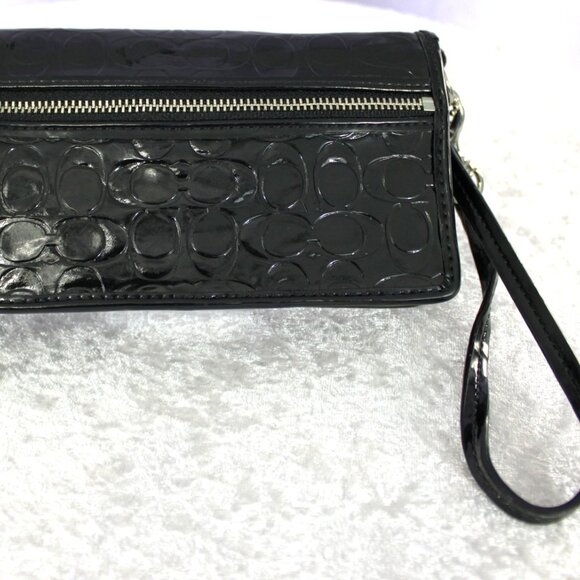 Coach Black Patent Leather Embossed Signature C Heart Logo Wristlet Wallet - Picture 4 of 8